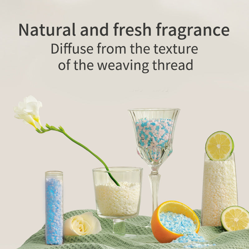 1. Smooth, fragrance, and color protection in one.
2. Clothing deodorizing beads can effectively remove hard-to-remove sweat stains.
3. The sea breeze fragrance produced by the collision of cedar and amber keeps the clothes fragrant.
4. Colloidal particle microcapsule technology keeps the fragrance of clothes for a long time.
5. Effectively prevent clothing from caking and remove static electricity.