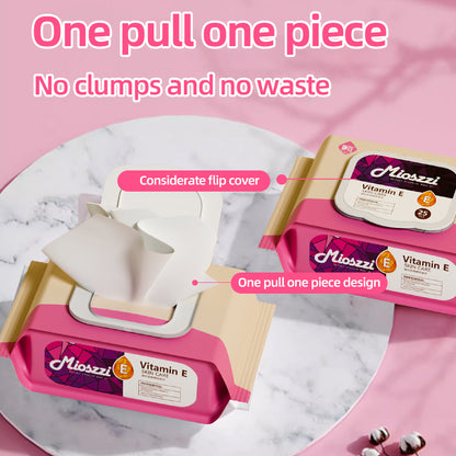 1. Suitable for a wide range of people, suitable for sensitive skin, aging skin.

2. Plant-based wipes, gentle and non-irritating.

3. No dyes, artificial fragrances, safer to use.

4. Simple makeup remover wipes, gently clean the skin and remove waterproof makeup.

5. Mild weak acid formula, maintain skin PH balance.