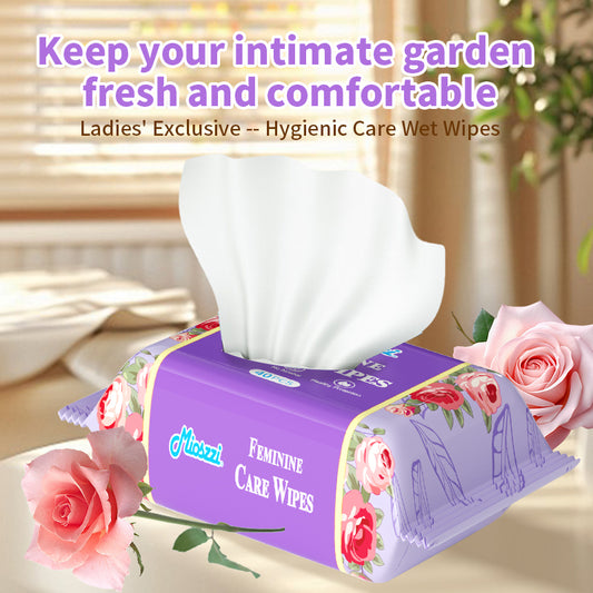 1. EDI-purified water is the main ingredient, soothing and moisturizing the skin.

2. Gentle and safe, does not contain preservatives and alcohol, and is friendly to sensitive skin.

3. Hypoallergenic formula, gentle and non-irritating.

4. Multi-purpose wipes, suitable for cleaning during menstruation and after long activities.

5. 40 pieces of small package design, convenient for travel.