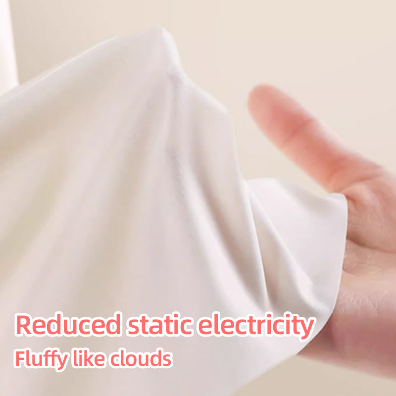 1. There are three scents: ocean, lavender and cherry blossom. All scents can be experienced.

2. Powerful function, effective softening of fabrics, anti-static.

3. Hypoallergenic formula, safe to use for sensitive skin.

4. Laundry freshener that stays away from odor troubles.

5. Colloidal microcapsule technology, rubbing clothes to keep fragrance for a long time.

6. Large package suitable for home use, large quantity and affordable price.