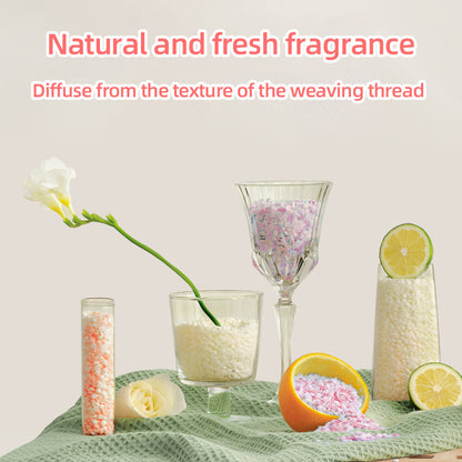 1. Smooth clothing, long-lasting fragrance, and color protection in one.

2. Clothing deodorizing beads can effectively remove sweat stains that are difficult to remove.

3. Feel the fragrant floral scent, as if wandering in the season of blooming flowers, gentle and calm.

4. Microcapsule blasting technology makes the fragrance of clothing last.

5. Effectively prevent clothing from clumping and wrinkling, and remove static electricity.